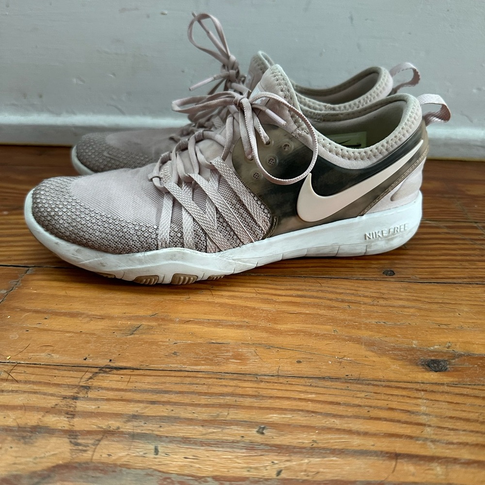 Nike Women's Light Pink Athletic Shoes